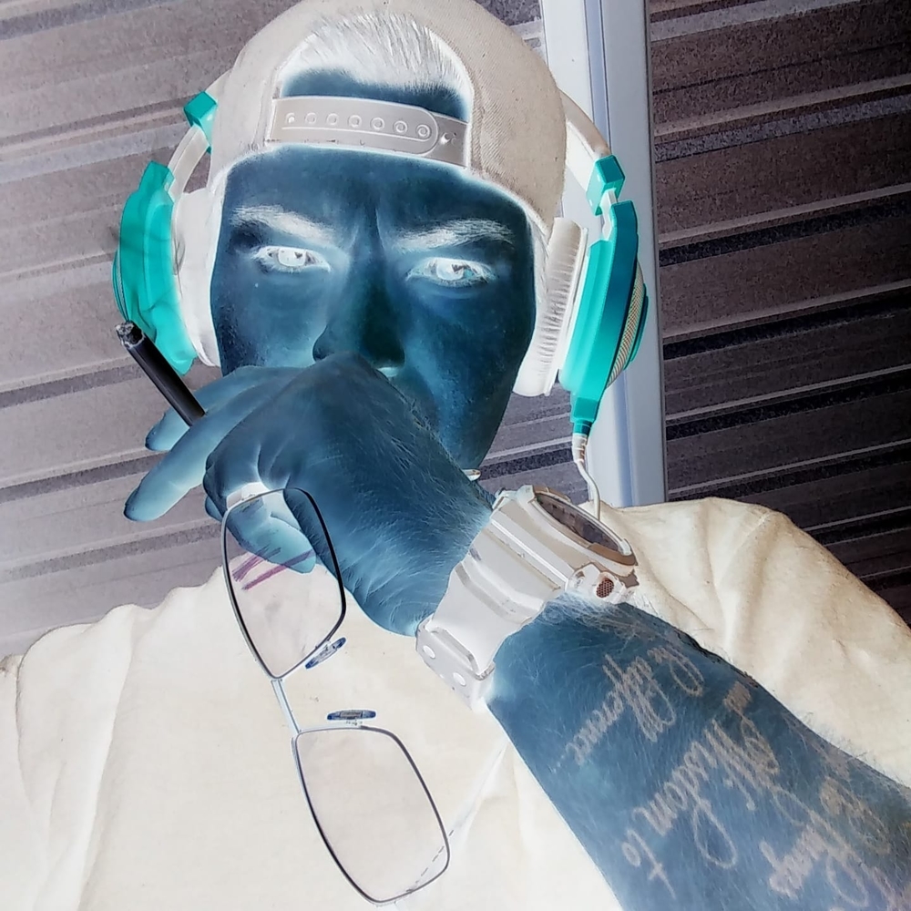 Meet your Posher, Juliano